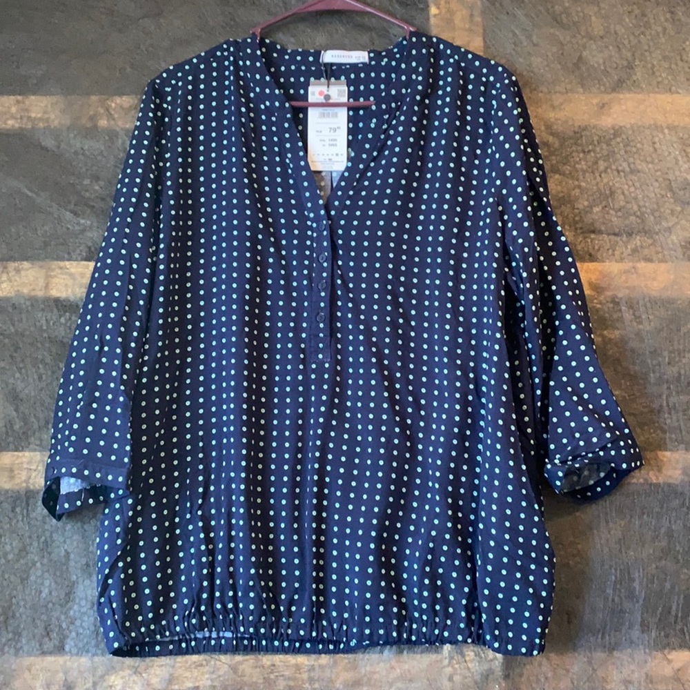 3/4 Length Flowy Blouse. NWT
